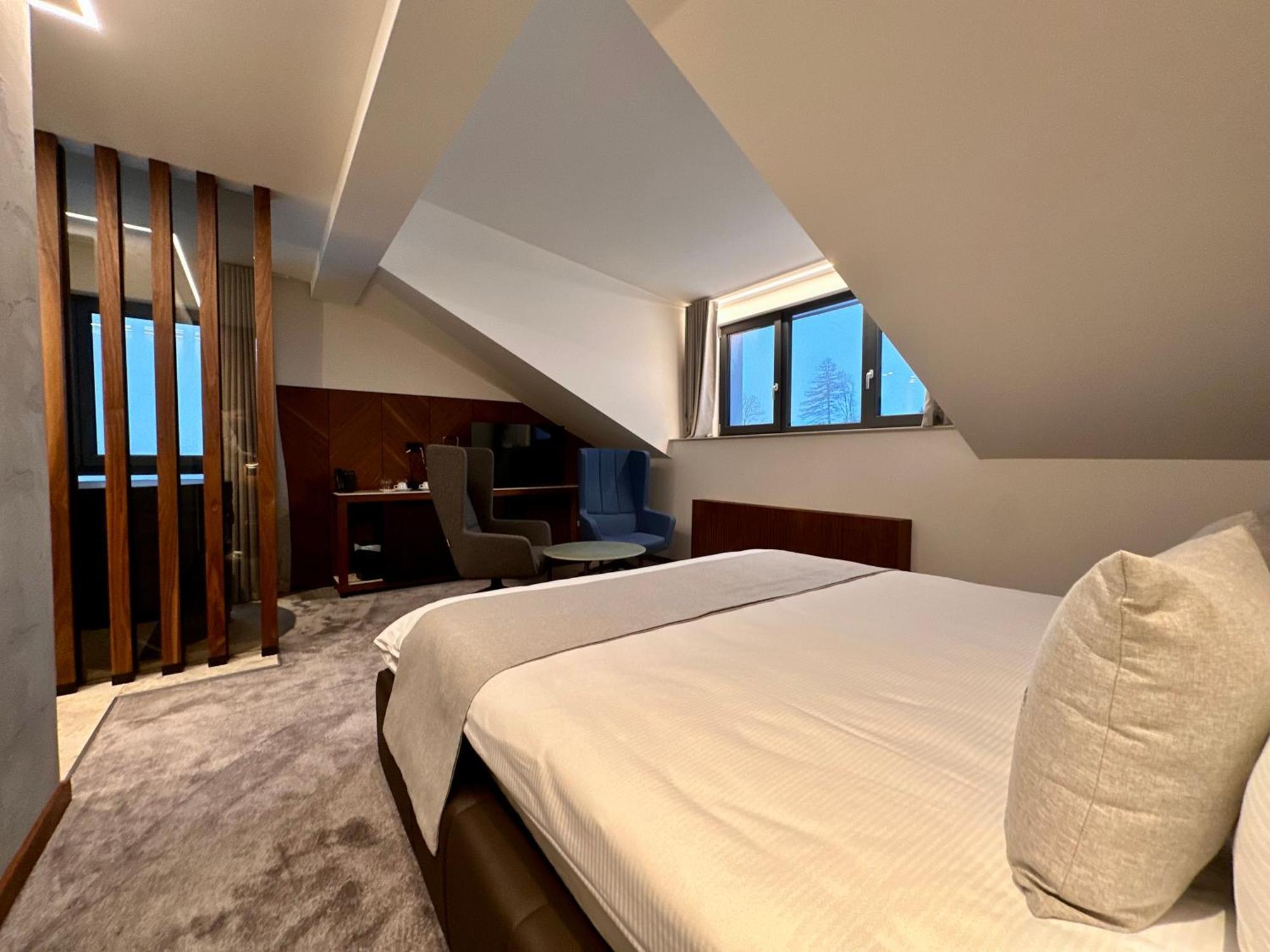 Hotel Restaurant & Spa Les Planets Les Rasses Екстериор снимка