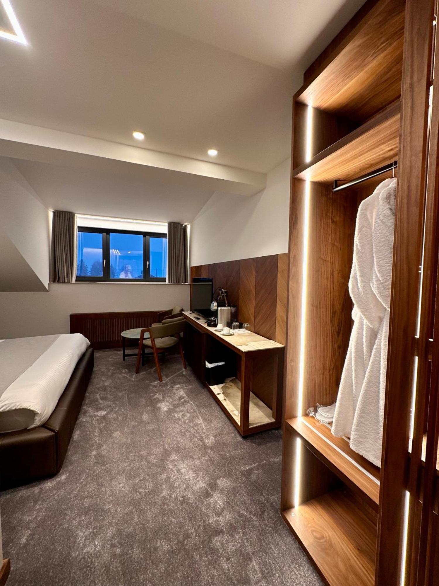 Hotel Restaurant & Spa Les Planets Les Rasses Екстериор снимка
